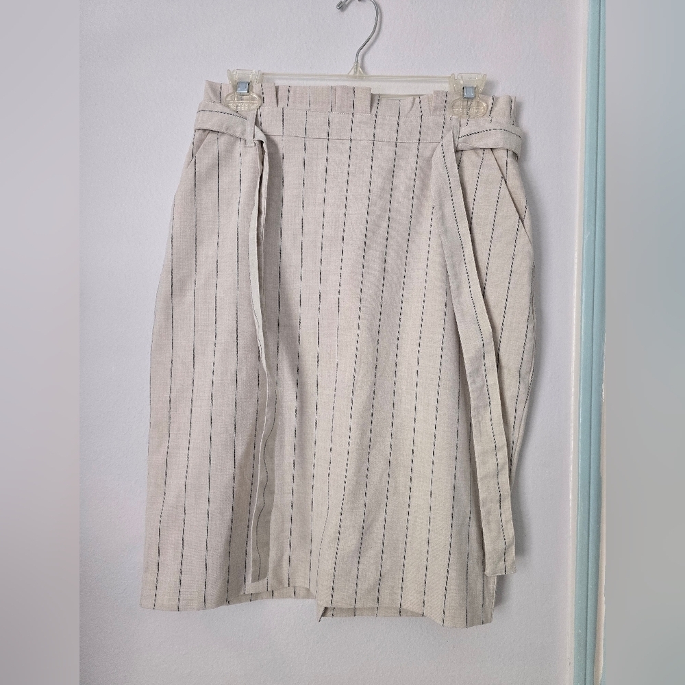 Banana Republic Elegant Cream Striped Skirt Size 4P